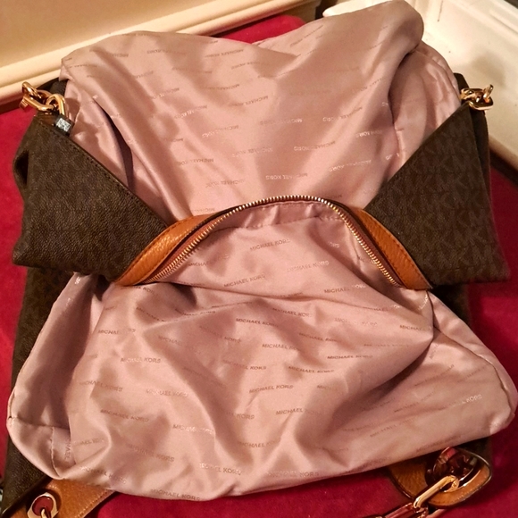 🎁 New Michael Kors FultonSignature Leather Tan/ Cream 🥰 EXCELLENT GIFT - Picture 13 of 16